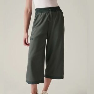 NWT Athleta Triumph Hybrid Wide Leg Crop Bali Green